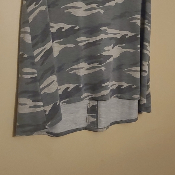 Coin 1804 Los Angeles | Women's Camo Print High Low Blouse (Size XL) - Picture 7 of 9